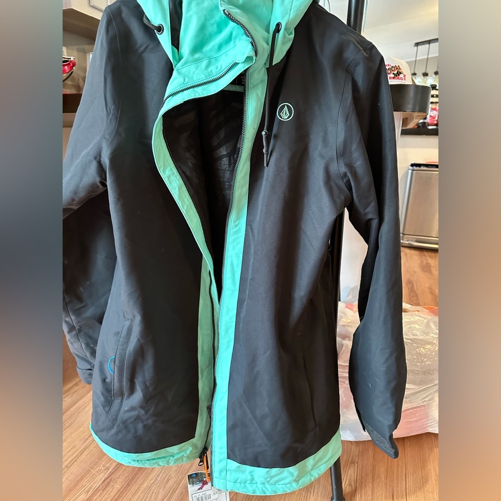VOLCOM snow/ ski jacket - Picture 2 of 2